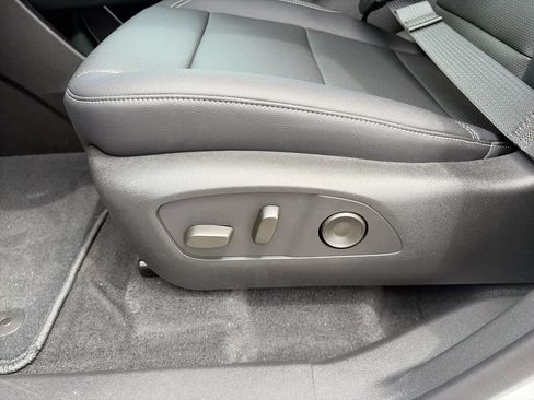 Used 2026 Chevrolet Traverse LT w/ Driver Confidence Package FWD image 17
