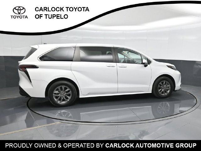 Used 2023 Toyota Sienna LE FWD image 4