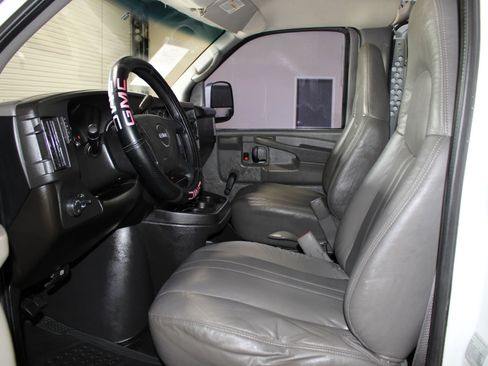 Used 2008 GMC Savana 2500 Extended RWD image 10