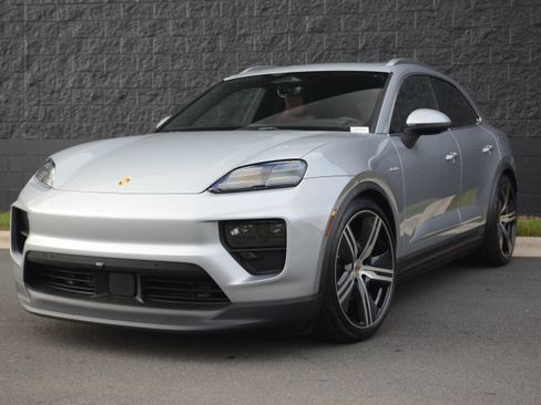 Certified 2025 Porsche Macan 4S Electric AWD/4WD image 1