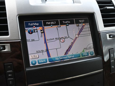 Used 2011 Cadillac Escalade Luxury image 12