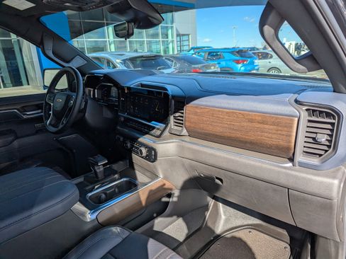 Certified 2024 Chevrolet Silverado 1500 High Country w/ Technology Package image 46