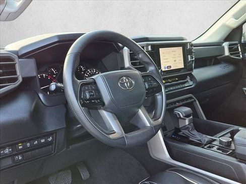Used 2022 Toyota Tundra SR5 w/ SR5 Convenience Package AWD/4WD image 9