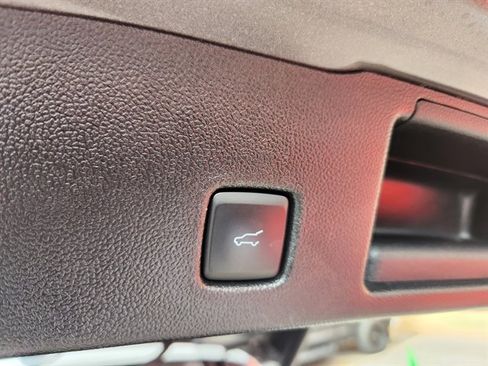 Used 2022 Ford Escape SE w/ SE Sport Appearance Package image 13