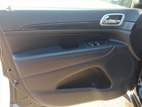 Certified 2020 Jeep Grand Cherokee Laredo image 8