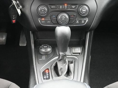 Used 2020 Jeep Cherokee Latitude AWD/4WD image 21