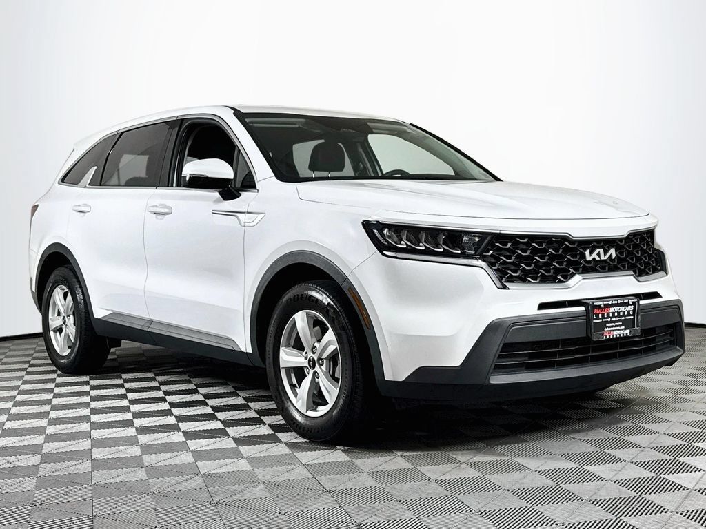 Used 2023 Kia Sorento LX FWD image 1