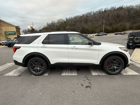 New 2026 Ford Explorer ST-Line w/ ST-Line Street Pack image 3