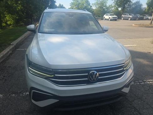 Used 2023 Volkswagen Tiguan SE AWD/4WD image 3