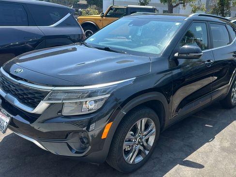 Used 2021 Kia Seltos S FWD image 1