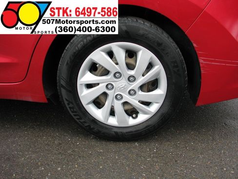 Used 2017 Hyundai Elantra SE FWD image 35