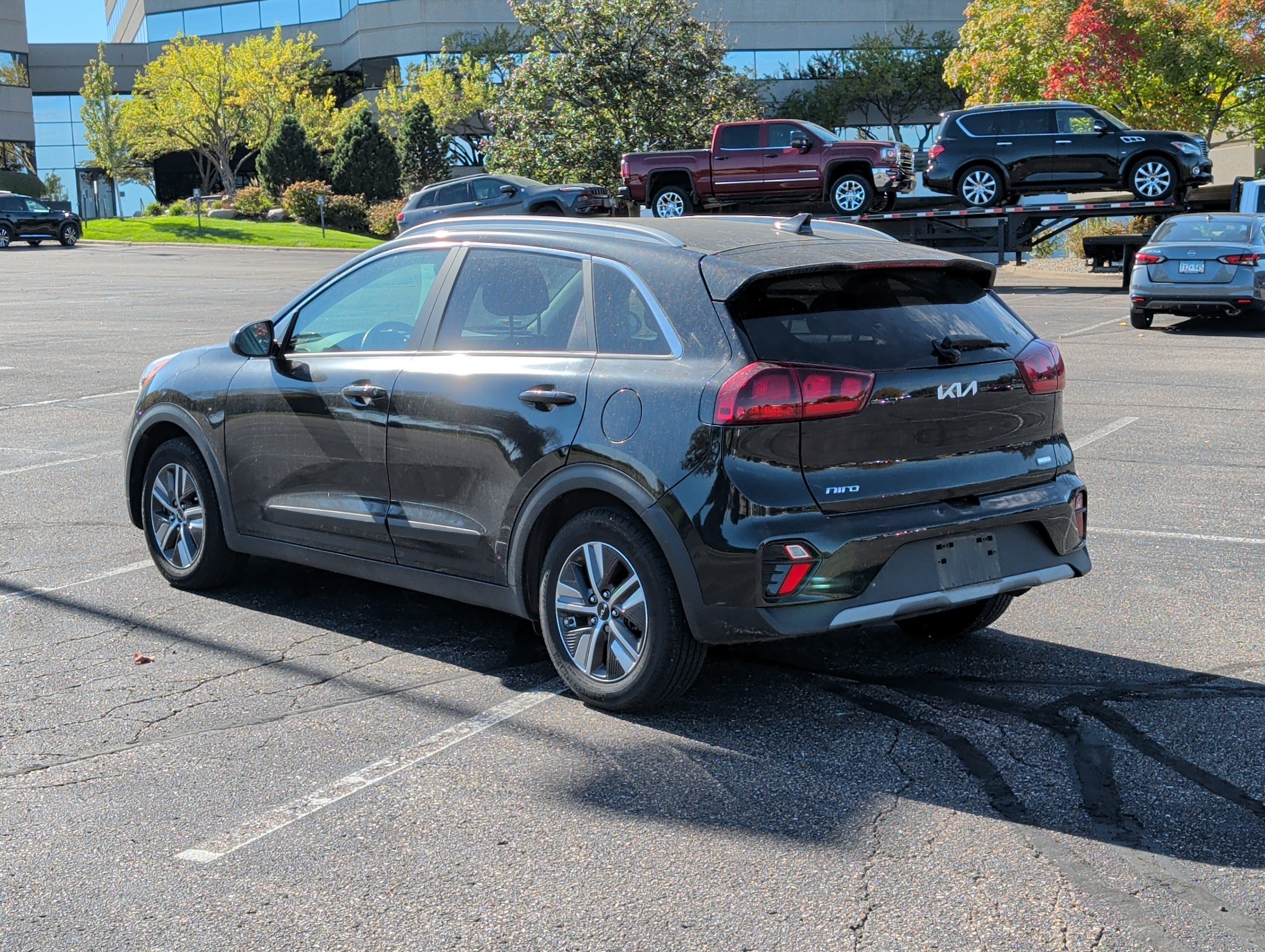 Used 2022 Kia Niro LXS w/ Digital Cluster Package FWD image 3