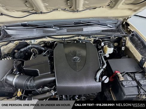 Used 2019 Toyota Tacoma SR5 AWD/4WD image 27