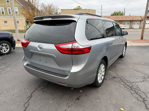 Used 2015 Toyota Sienna LE image 5