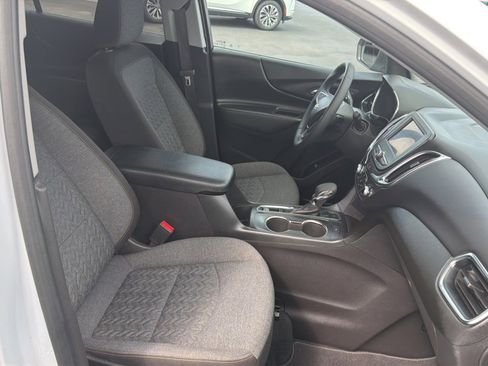 Used 2024 Chevrolet Equinox LT image 38