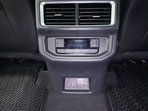 Used 2024 Volkswagen Atlas SE AWD/4WD image 19