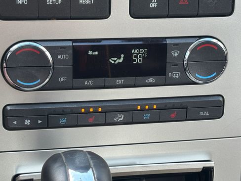 Used 2010 Lincoln MKX AWD image 23