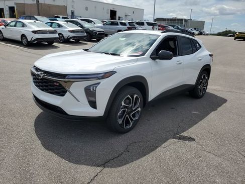 New 2026 Chevrolet Trax RS FWD image 2