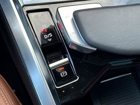 Used 2024 Audi Q8 e-tron Premium Plus image 21