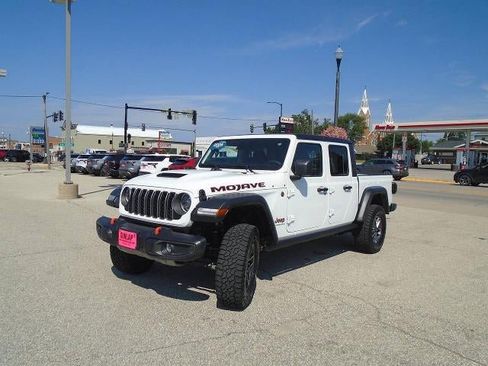 Used 2026 Jeep Gladiator Mojave AWD/4WD image 3