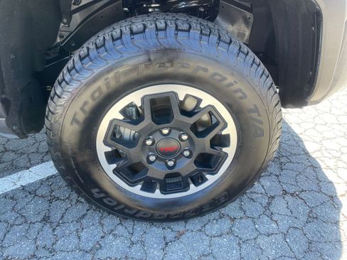 Used 2025 Toyota Tacoma TRD Off-Road image 31