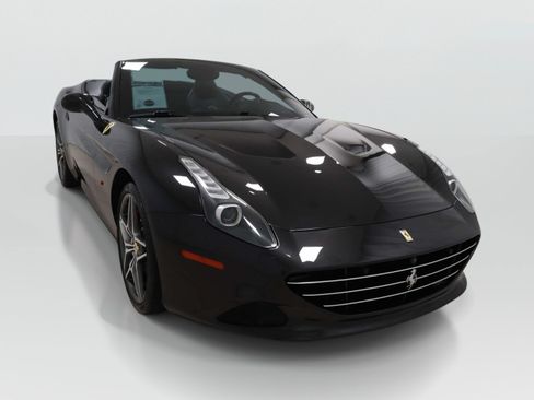 Used 2016 Ferrari California T RWD image 45