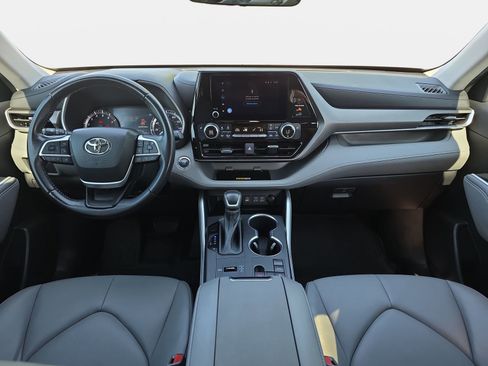 Used 2023 Toyota Highlander XLE FWD image 9