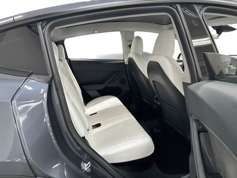 Certified 2023 Tesla Model Y Long Range AWD/4WD image 11