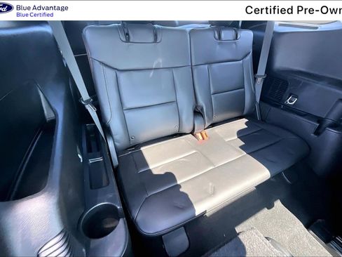 Used 2023 Ford Explorer XLT w/ Equipment Group 202A AWD/4WD image 19