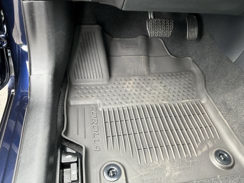 Used 2025 Toyota Corolla LE FWD image 17