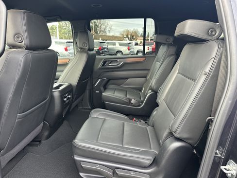 Used 2025 GMC Yukon XL Denali image 11