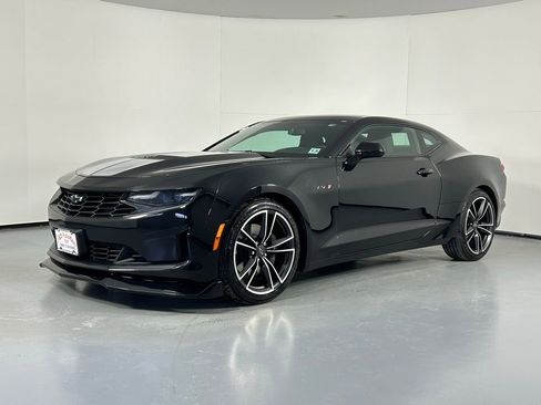 Used 2021 Chevrolet Camaro LT w/ Technology Package image 3