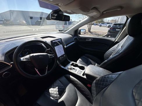Used 2024 Ford Edge Titanium image 10