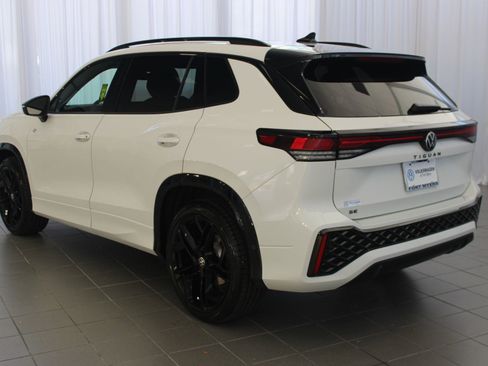 New 2026 Volkswagen Tiguan SE R-Line image 3