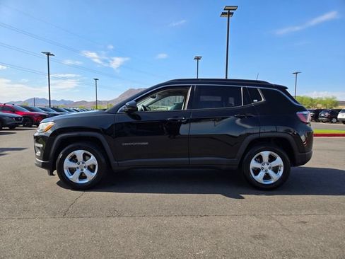 Used 2018 Jeep Compass Latitude w/ Popular Equipment Group FWD image 3
