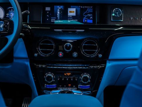 Used 2025 Rolls-Royce Phantom Sedan image 63