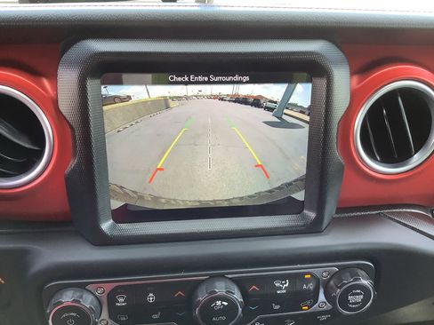 Used 2018 Jeep Wrangler Unlimited Rubicon w/ Dual Top Group AWD/4WD image 17