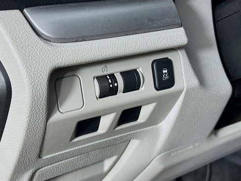 Used 2017 Subaru Forester 2.5i Premium w/ All-Weather Package image 12