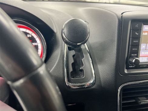 Used 2019 Dodge Grand Caravan SXT image 16