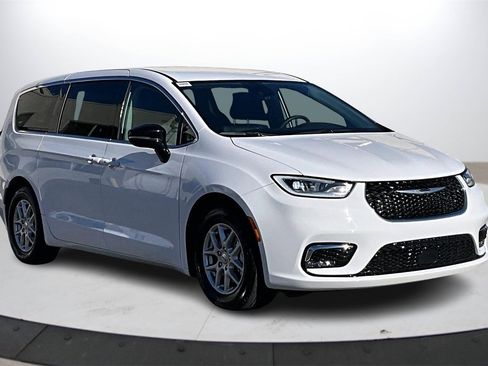 Certified 2024 Chrysler Pacifica Touring-L image 2