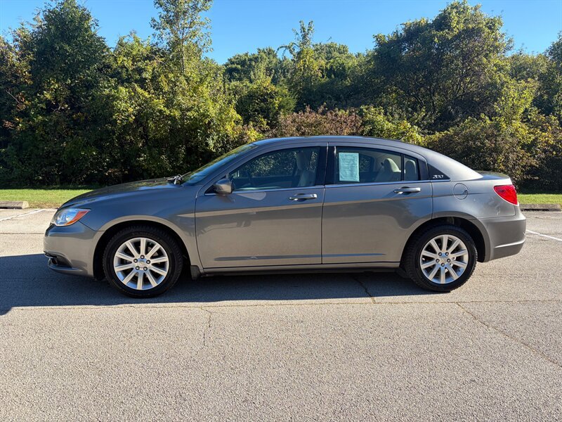 Used 2012 Chrysler 200 Touring w/ Cold Weather Group FWD image 2