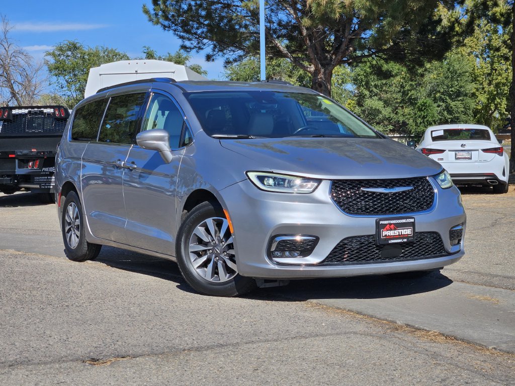 Used 2021 Chrysler Pacifica Touring-L FWD image 1