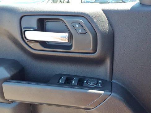 Used 2024 Chevrolet Silverado 1500 Custom Trail Boss w/ Turbomax Blackout Package AWD/4WD image 4