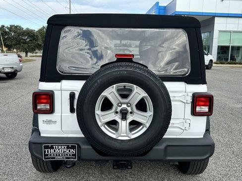Used 2022 Jeep Wrangler Sport S image 3