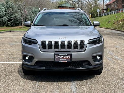 Used 2019 Jeep Cherokee Latitude Plus w/ Cold Weather Group AWD/4WD image 22