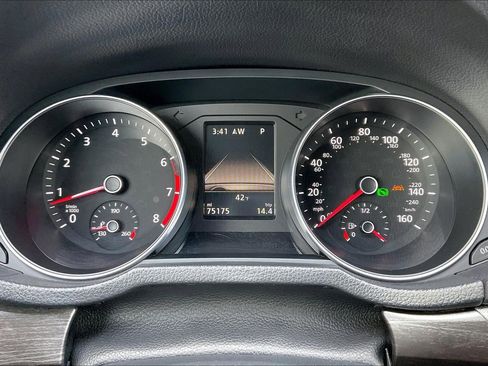 Used 2017 Volkswagen Passat 1.8T SEL Premium image 12