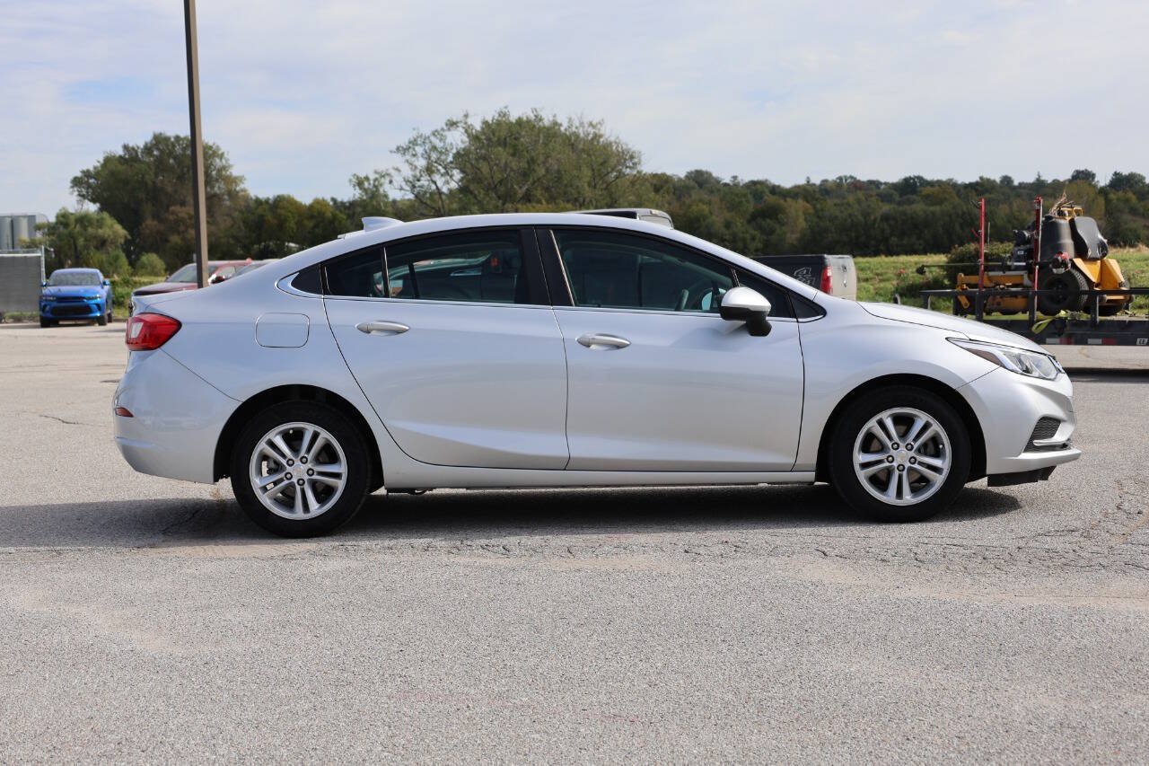 Used 2018 Chevrolet Cruze LT w/ Convenience Package FWD image 7