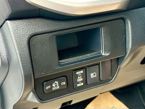 Used 2019 Toyota Tacoma Limited image 11