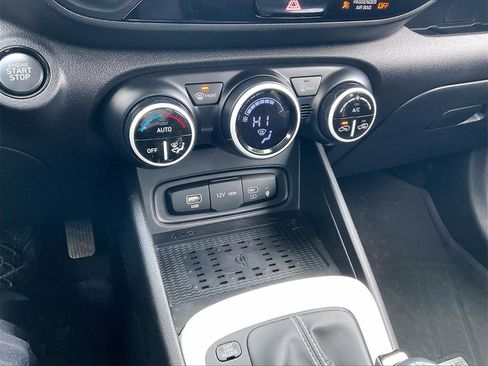 Used 2024 Hyundai Venue Limited image 24