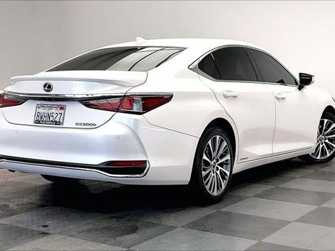 Used 2021 Lexus ES 300h w/ Premium Package image 13